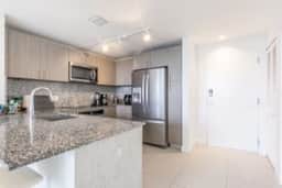 305 1/1 Skyline Parkview Escape - Image 5
