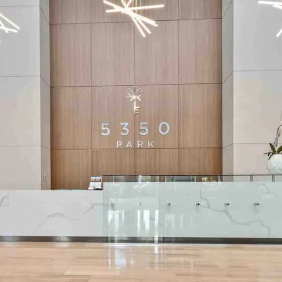 305 B Skyline Parkview Nook Studio - Image 1