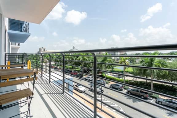305 1/1 Skyline Parkview Escape - Image 2